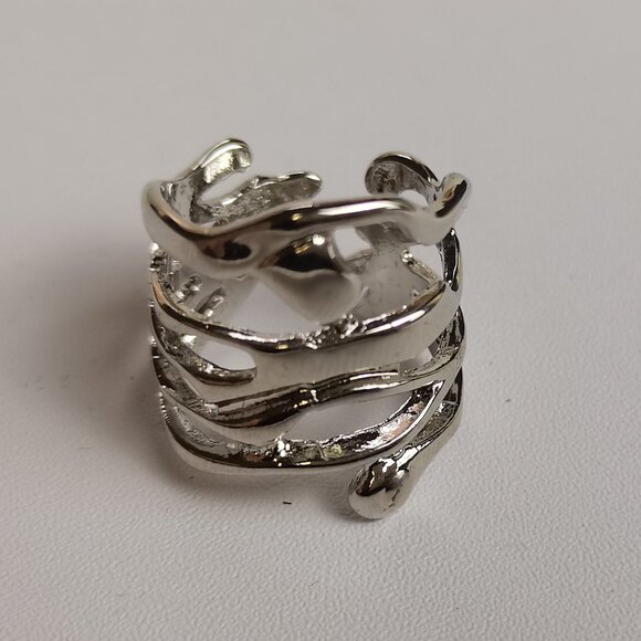 Almost new ladies stylish statement ring - Picture 1 of 5